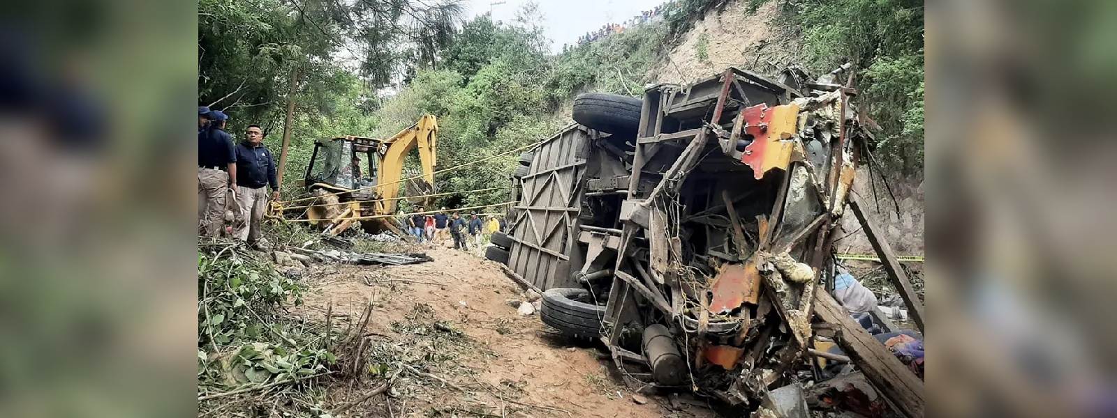 මෙක්සිකෝවේ බස් අනතුරකින් පුද්ගලයින් 27ක් මරුට